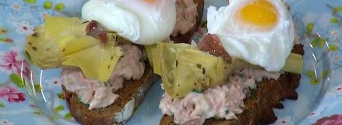 брускетты с тунцом, анчоусами и яйцами пашот. Шаг 9