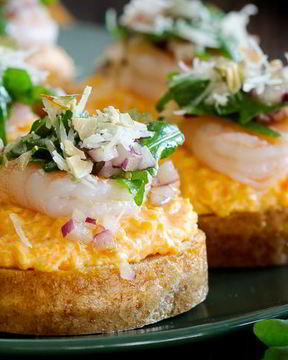 Брускетты с тыквой и креветками