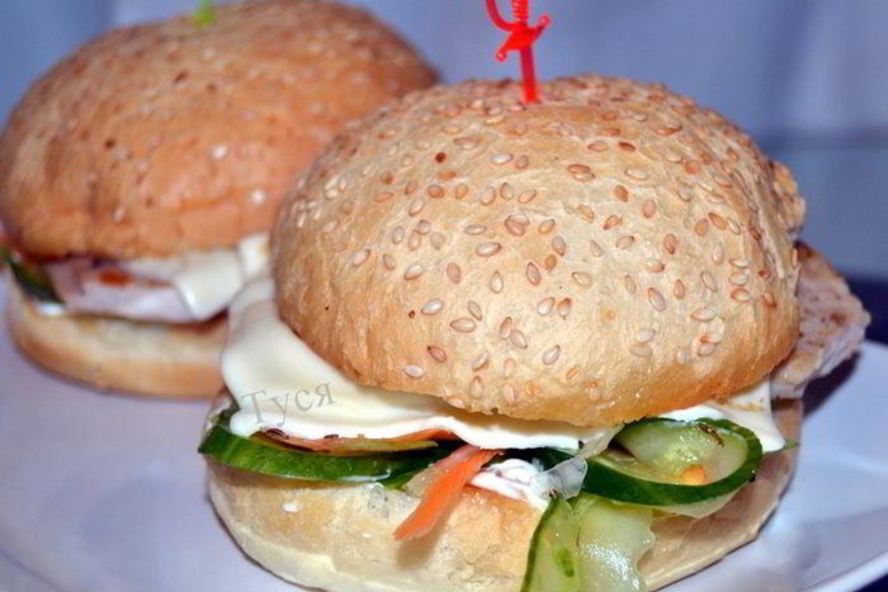 Рецепт бургера с индейкой и сочными овощами