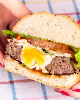 Бургер с яйцом