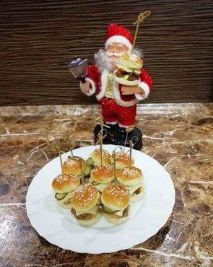 Фуршетные мини-бургеры с курицей фри