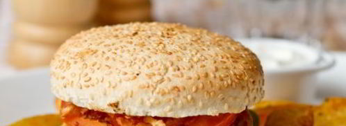 гамбургеры с плавленным сулугуни и хрустящим луком. Шаг 12