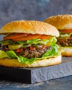 Классический бургер с луком фри