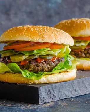 Классический бургер с луком фри