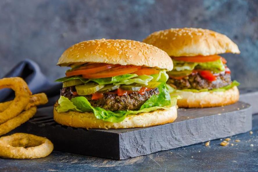 Рецепт классического бургера с луком фри