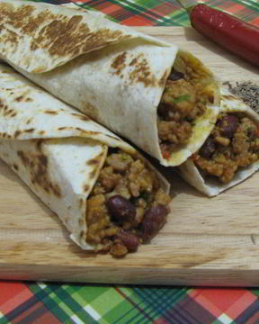 Буррито с фаршем и красной фасолью