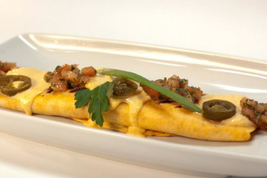 Рецепт буррито с говядиной и сырным соусом