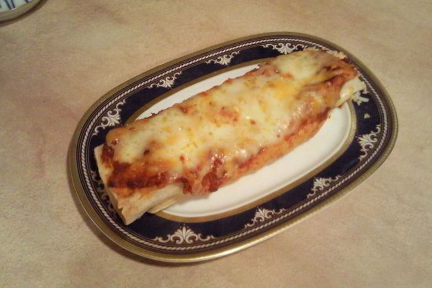 Рецепт буррито с курицей и томатным соусом