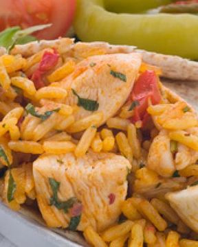 Буррито с цыпленком, рисом и салатом