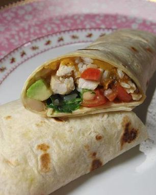 Буррито с тыквой, курицей и фасолью