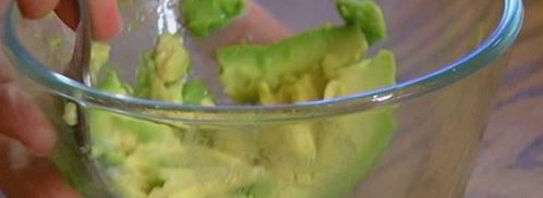 бутерброд с крабами и авокадо. Шаг 3