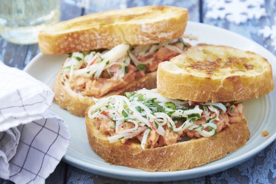 Рецепт бутерброда с крабовой пастой