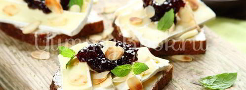 бутерброд с сыром камамбер и клюквенным вареньем. Шаг 5