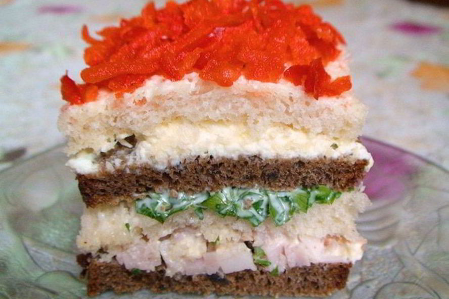 Рецепт бутербродного тортика с окороком и яйцом