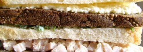 бутербродный тортик с окороком и яйцом. Шаг 10