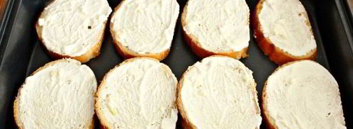 бутерброды горячие со шпротами. Шаг 5