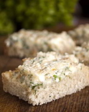 Бутерброды с копченым кальмаром