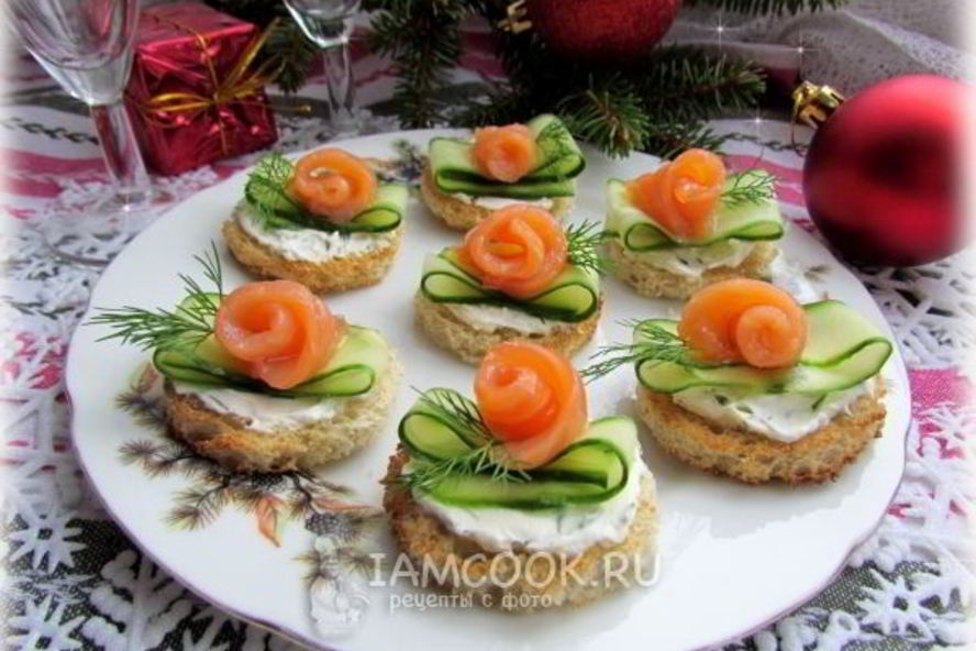 Рецепт бутербродов с огурцом и форелью