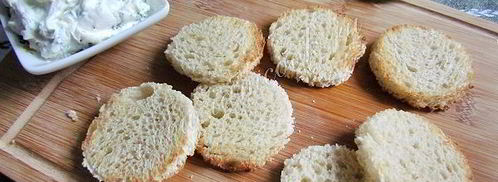 бутерброды с огурцом и форелью. Шаг 6