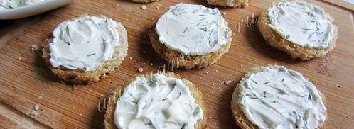 бутерброды с огурцом и форелью. Шаг 7