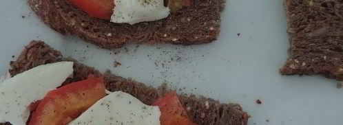 бутерброды с помидорами и моцареллой. Шаг 3