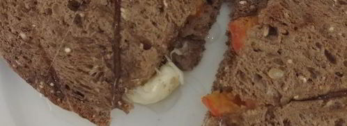 бутерброды с помидорами и моцареллой. Шаг 5