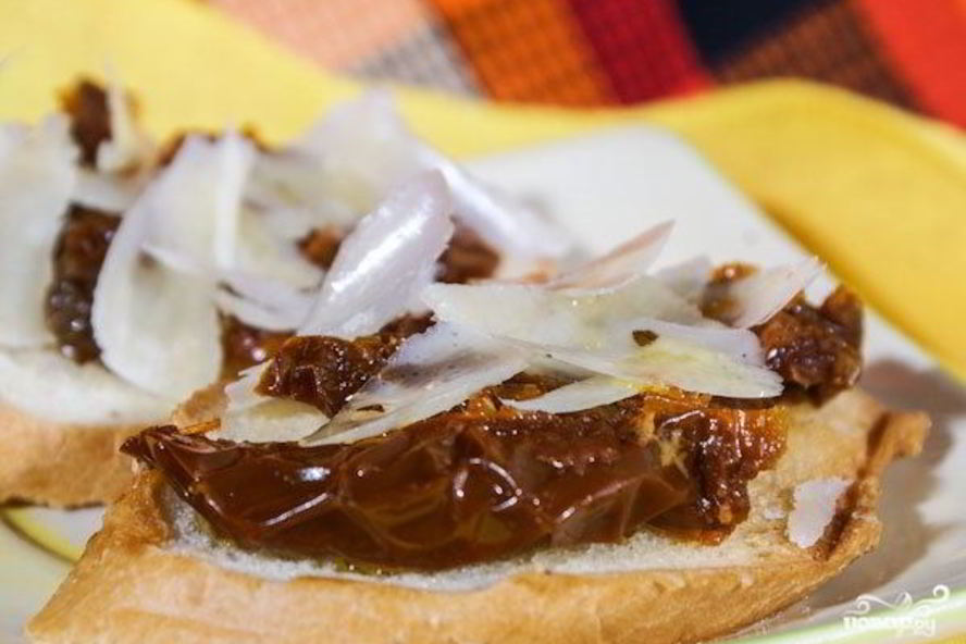 Рецепт бутербродов с вялеными помидорами