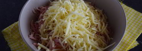 горячие бутерброды с колбасой и сыром в духовке. Шаг 7