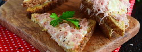 горячие бутерброды с колбасой и сыром в духовке. Шаг 13