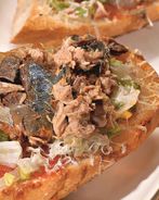 Горячие бутерброды с рыбными консервами