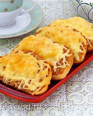 Горячие закусочные бутерброды с фаршем