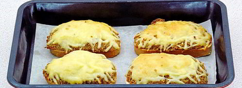 горячие закусочные бутерброды с фаршем. Шаг 13