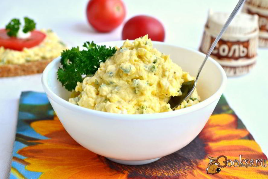 Рецепт намазки для бутербродов из вареных желтков и плавленого сыра