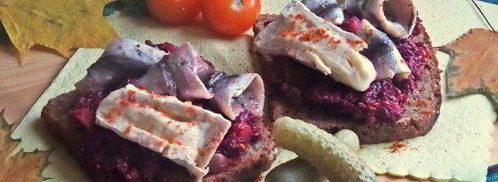 открытый бутерброд с овощами и килькой. Шаг 14