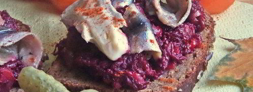 открытый бутерброд с овощами и килькой. Шаг 15