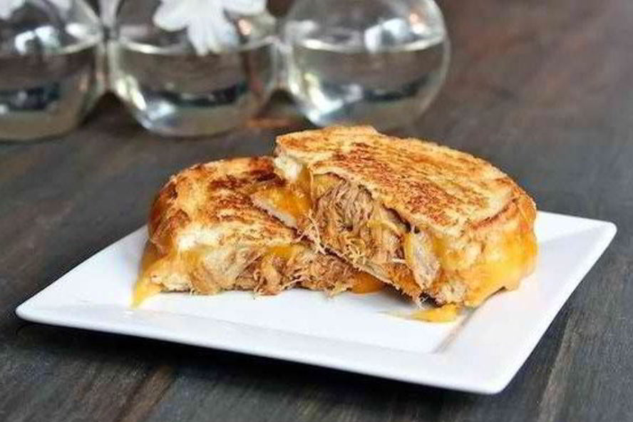 Рецепт запеченного бутерброда с сыром и мясом