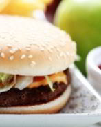 Чизбургер домашний со свининой, авокадо и кинзой