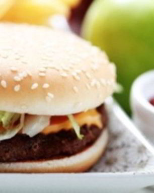 Чизбургер домашний со свининой, авокадо и кинзой