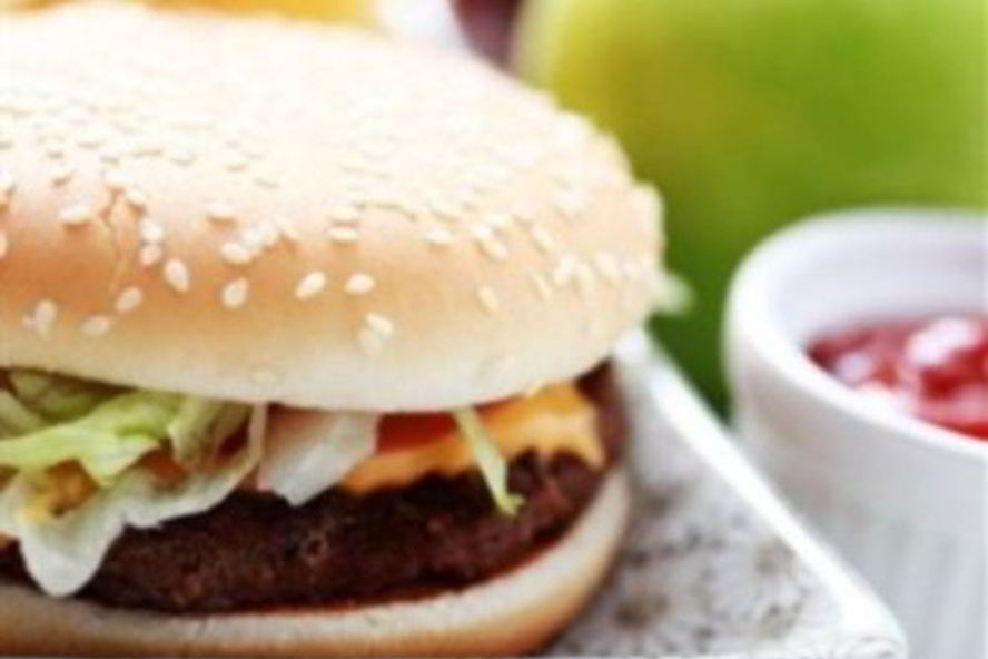 Рецепт чизбургера домашнего со свининой, авокадо и кинзой