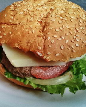 Чизбургер с телячьей котлетой гриль