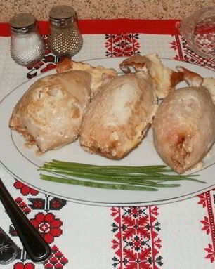 Фаршированный кальмар с рисом и яйцом