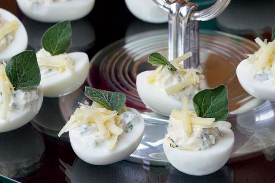 Рецепт фаршированных сыром с тархуном яйца цесарки