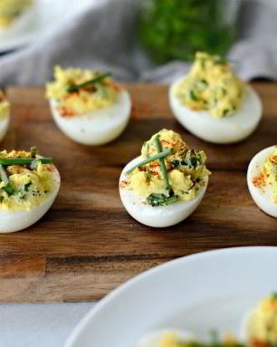 Фаршированные вареные яйца