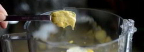 фаршированные вареные яйца. Шаг 3