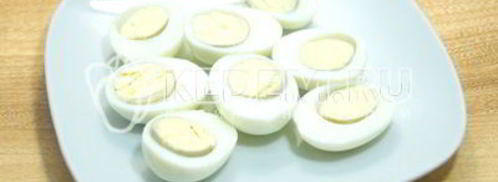 фаршированные яйца дед мороз. Шаг 3