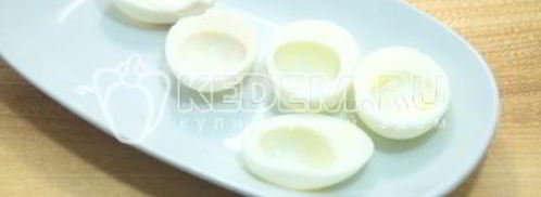 фаршированные яйца на праздничный стол. Шаг 4