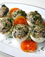 Фаршированные яйца с грибами