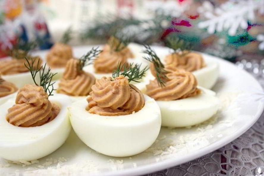 Рецепт фаршированных яиц с паштетом из индейки