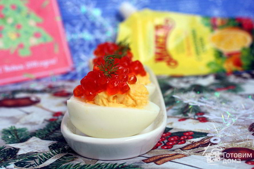 Рецепт фаршированных яиц с сыром и красной икрой