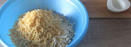 фаршированные яйца с сыром и красной икрой. Шаг 4